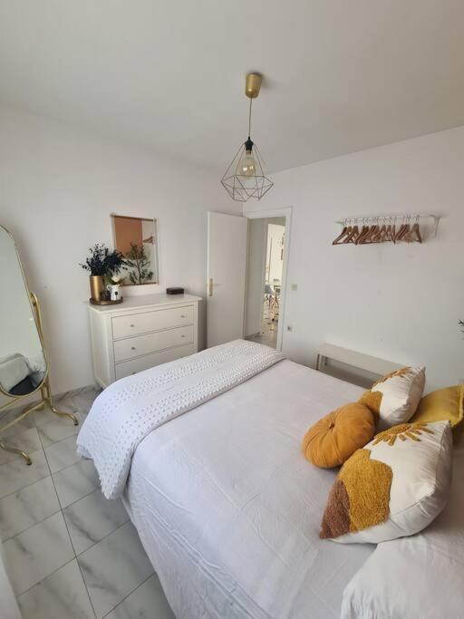 Nice Beachside 2-Bd Apt Near Barcelona Куніт Екстер'єр фото