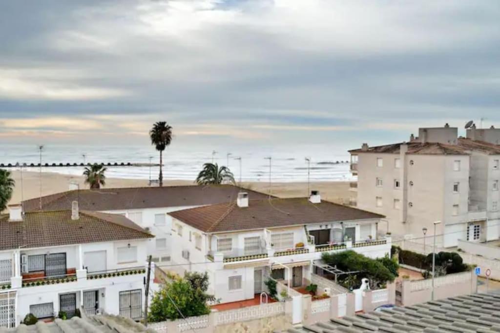 Nice Beachside 2-Bd Apt Near Barcelona Куніт Екстер'єр фото