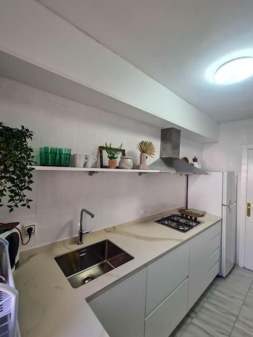 Nice Beachside 2-Bd Apt Near Barcelona Куніт Екстер'єр фото