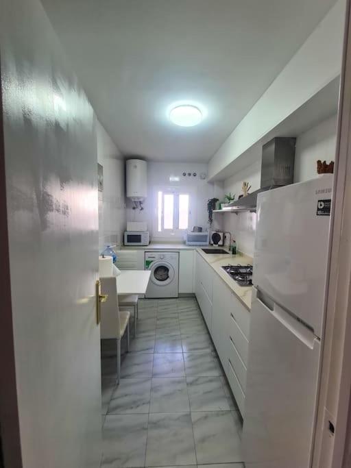 Nice Beachside 2-Bd Apt Near Barcelona Куніт Екстер'єр фото