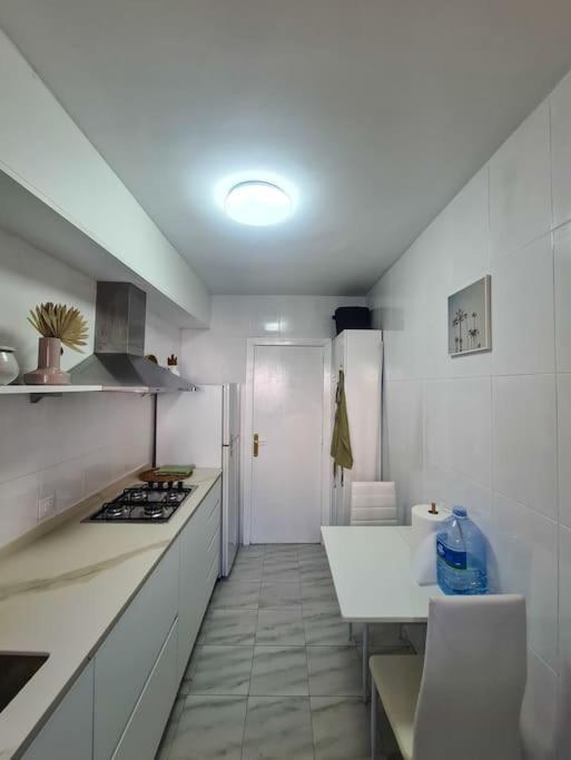 Nice Beachside 2-Bd Apt Near Barcelona Куніт Екстер'єр фото
