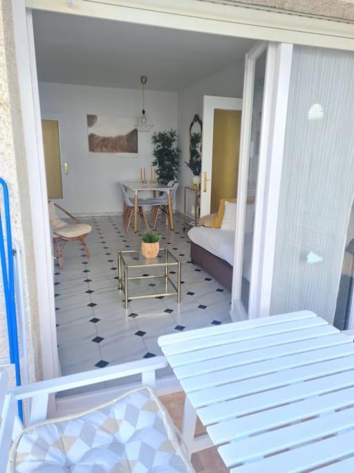 Nice Beachside 2-Bd Apt Near Barcelona Куніт Екстер'єр фото