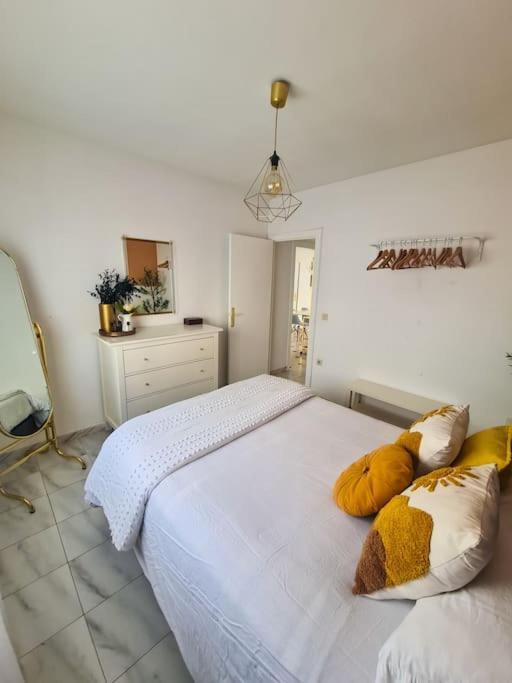 Nice Beachside 2-Bd Apt Near Barcelona Куніт Екстер'єр фото