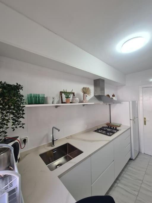 Nice Beachside 2-Bd Apt Near Barcelona Куніт Екстер'єр фото
