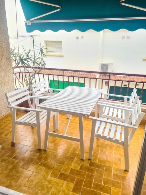 Nice Beachside 2-Bd Apt Near Barcelona Куніт Екстер'єр фото