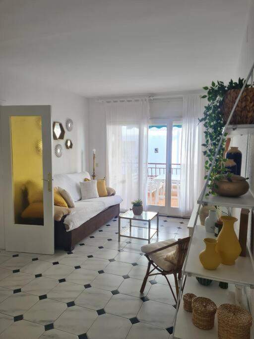 Nice Beachside 2-Bd Apt Near Barcelona Куніт Екстер'єр фото