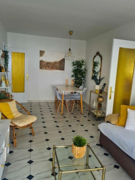 Nice Beachside 2-Bd Apt Near Barcelona Куніт Екстер'єр фото
