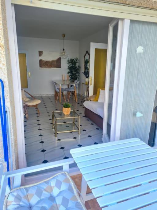 Nice Beachside 2-Bd Apt Near Barcelona Куніт Екстер'єр фото