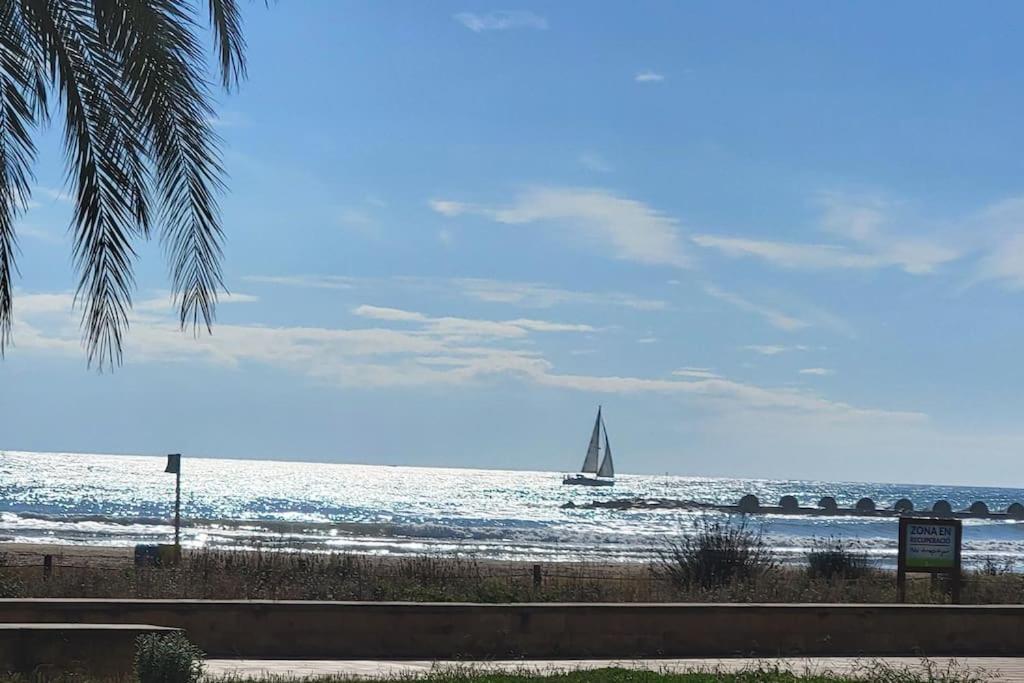 Nice Beachside 2-Bd Apt Near Barcelona Куніт Екстер'єр фото